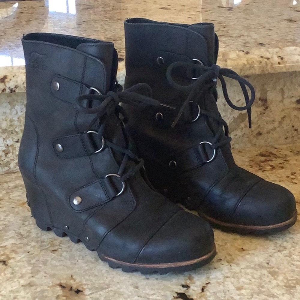 Sorel Joan of Arctic Boots in Black!